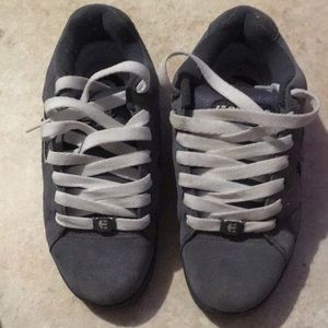 Etnies Size 8.5.   Like new
